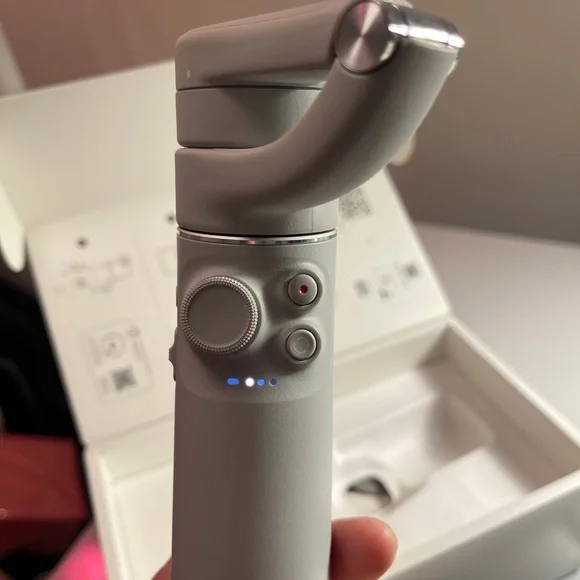 DJI OM 5 Smartphone Stabilizer in White - Picture 8 of 8